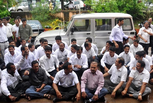 Kadri inspector Nagaraj suspended for alleged assault on lawyer 1